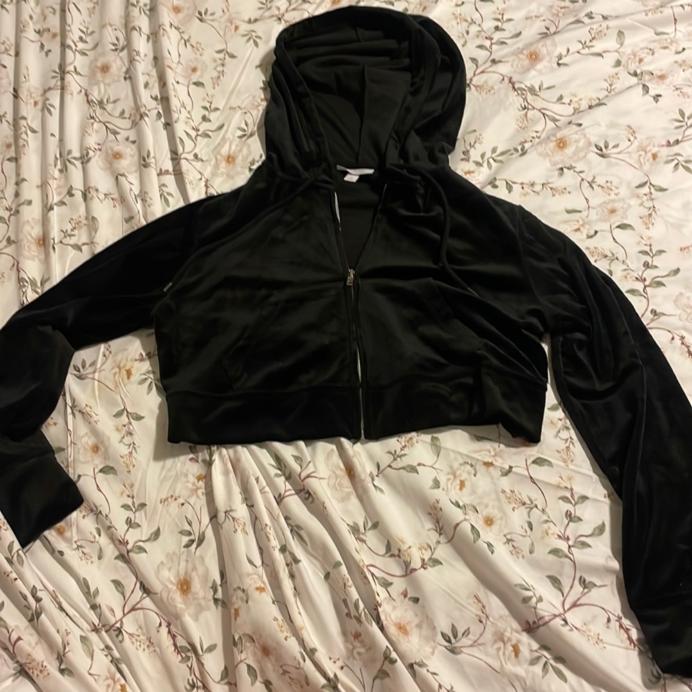 black cropped hoodie
